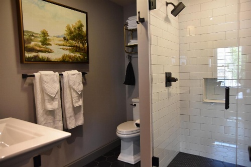 Farmer's Creekside Tavern & Inn image 2